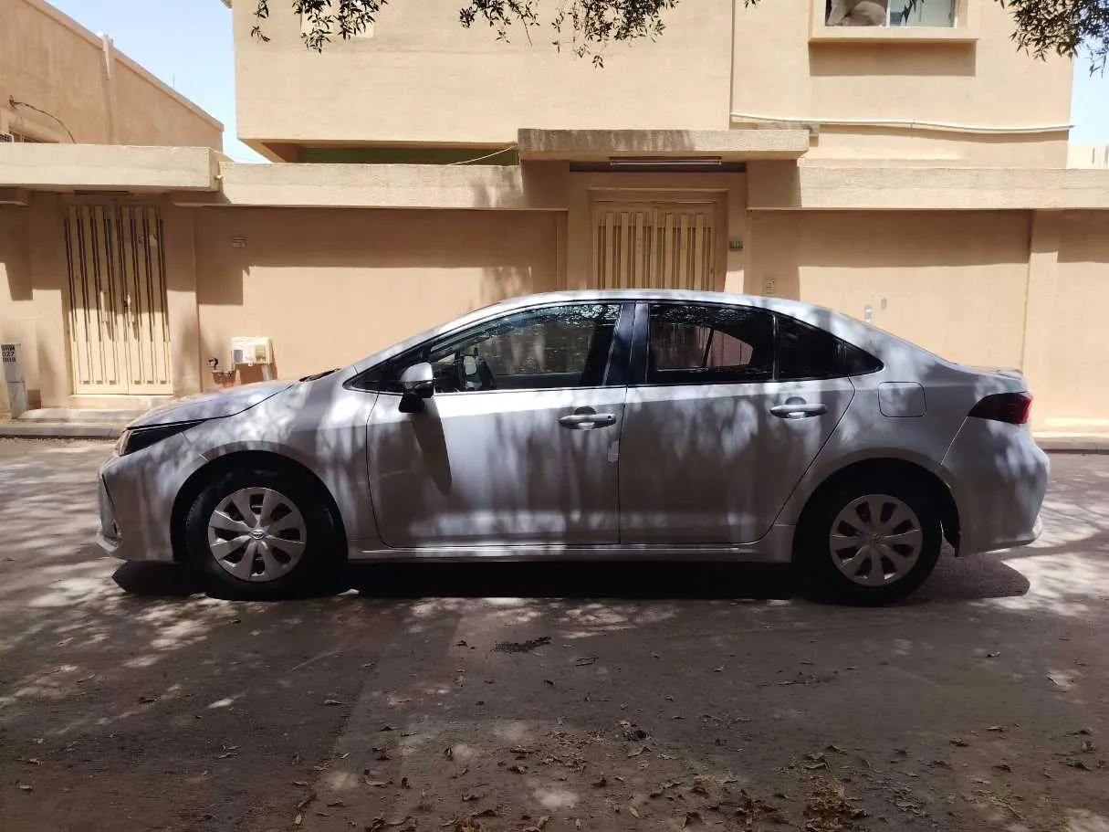 Car image 8