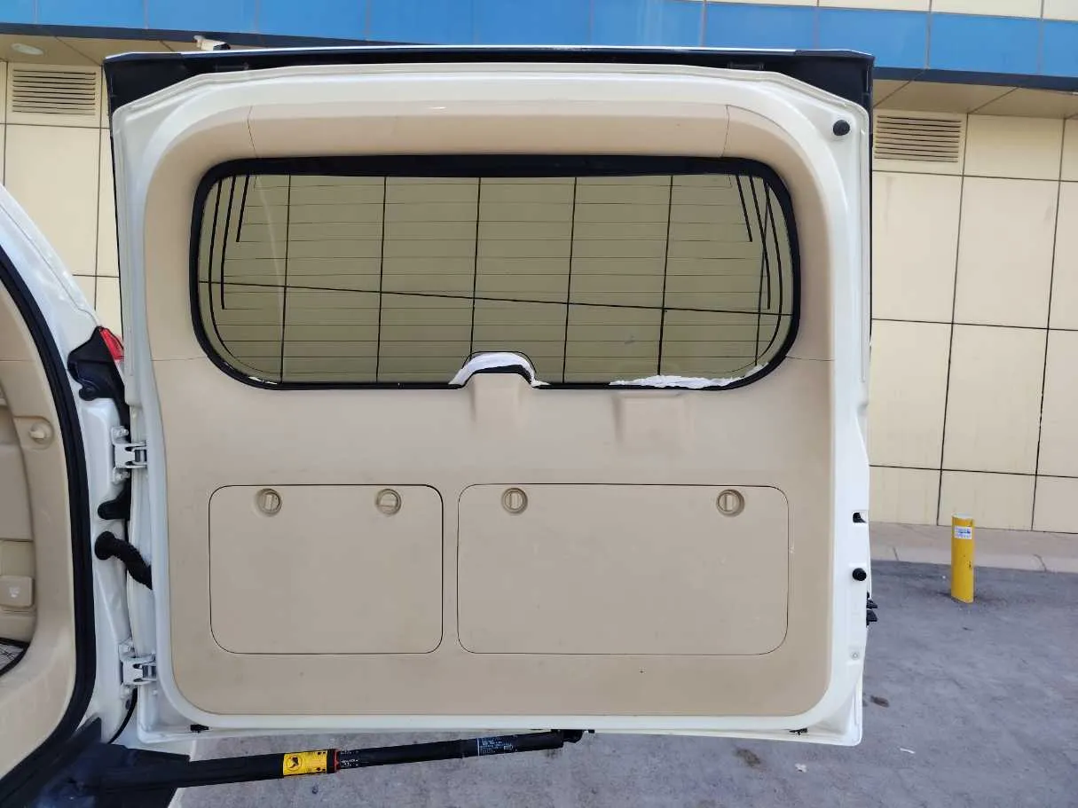 Car image 26