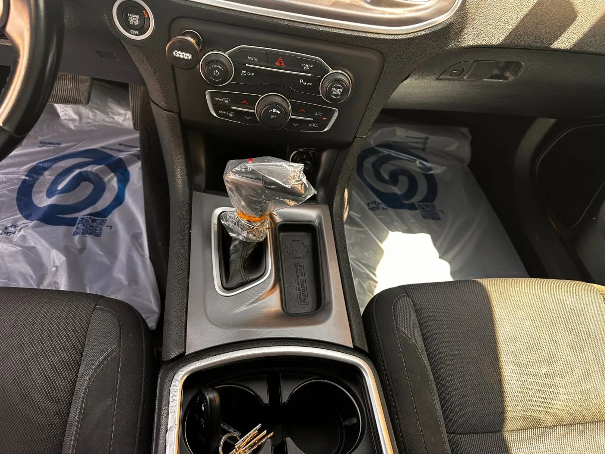 Car image 13