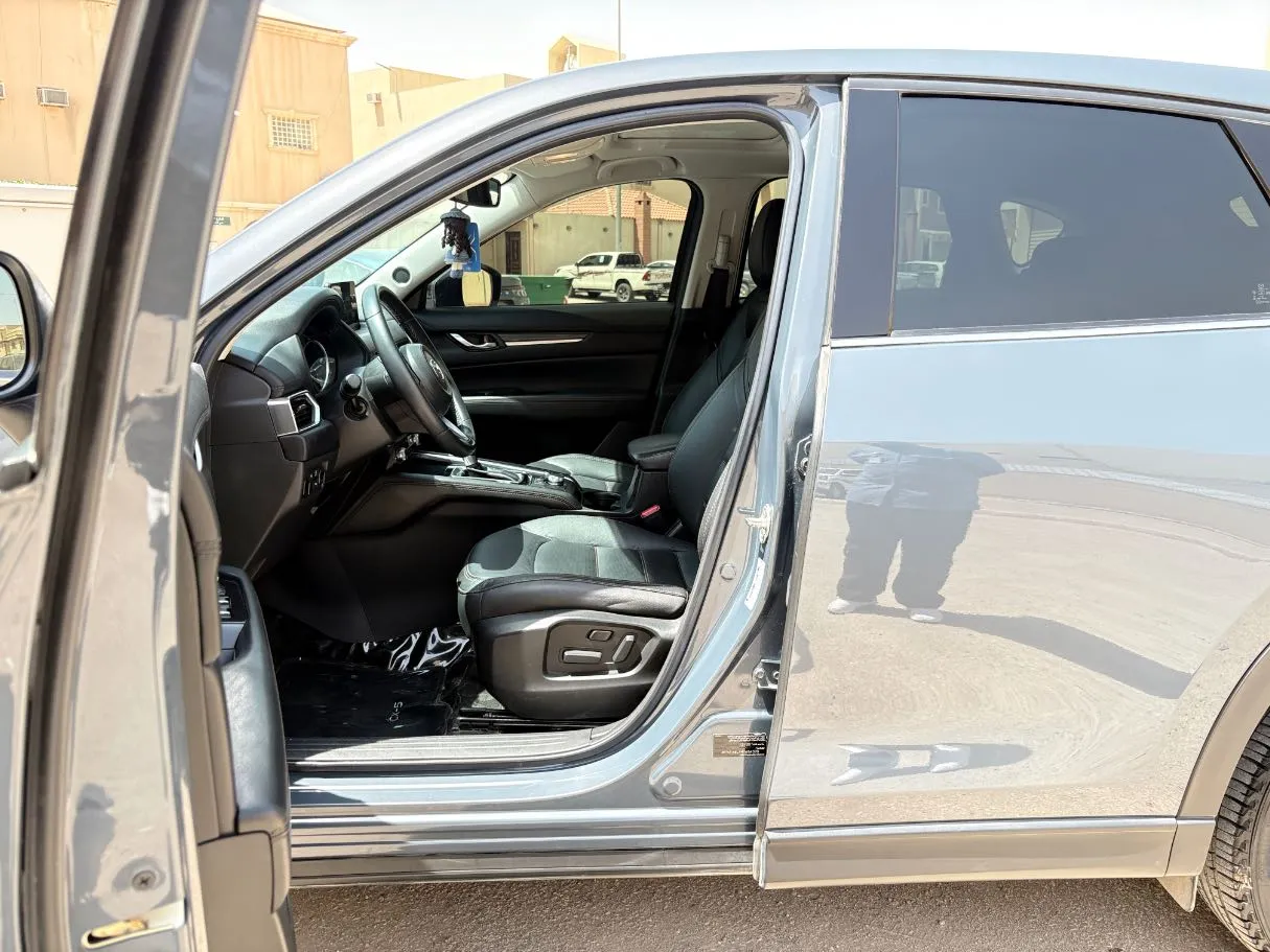 Car image 11