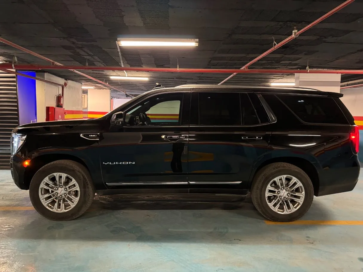 Car image 8