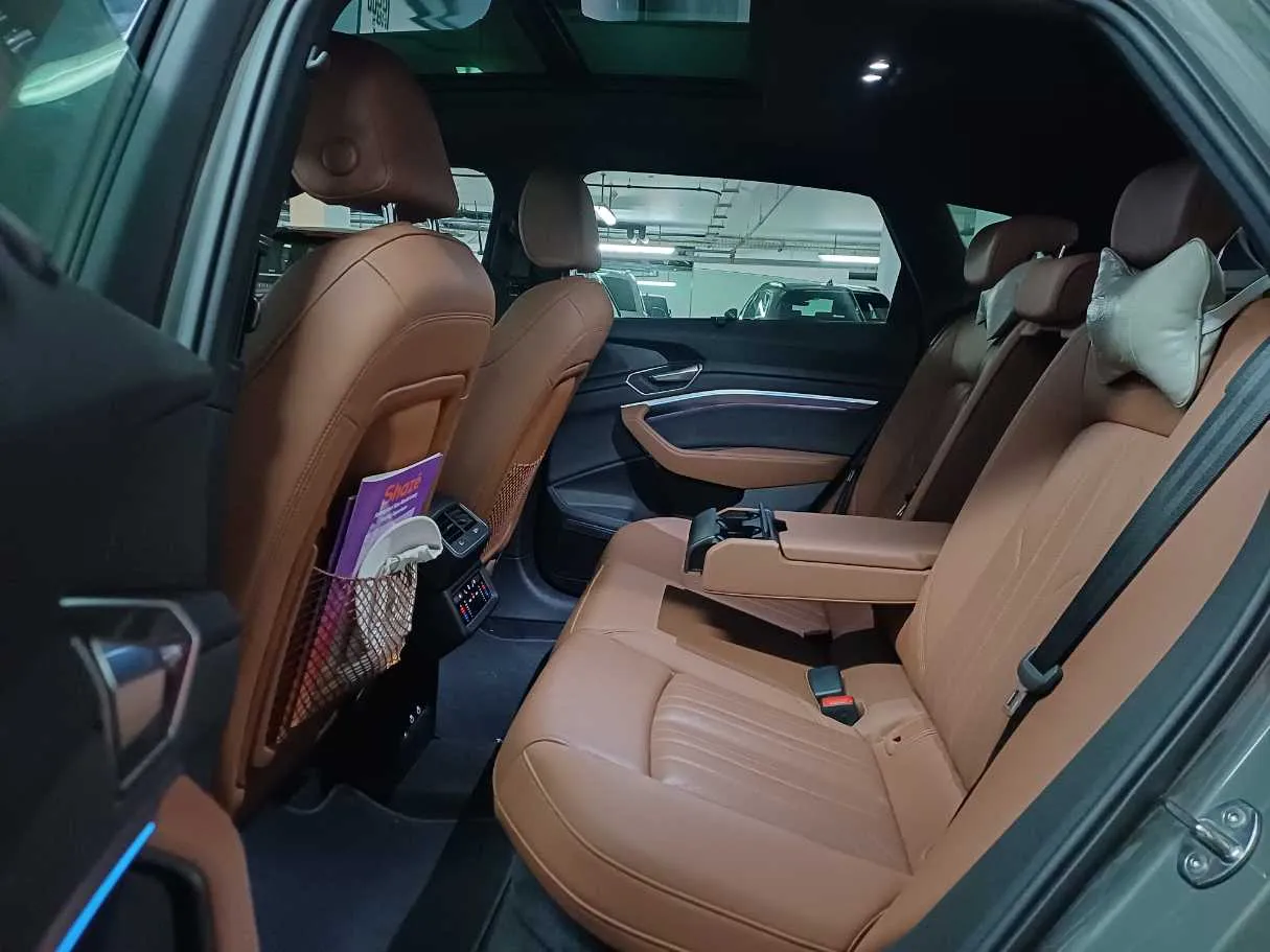 Car image 13
