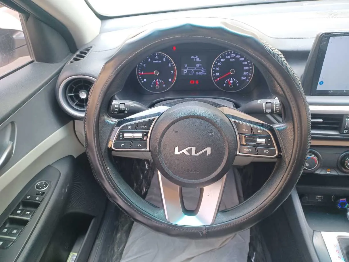 Car image 18