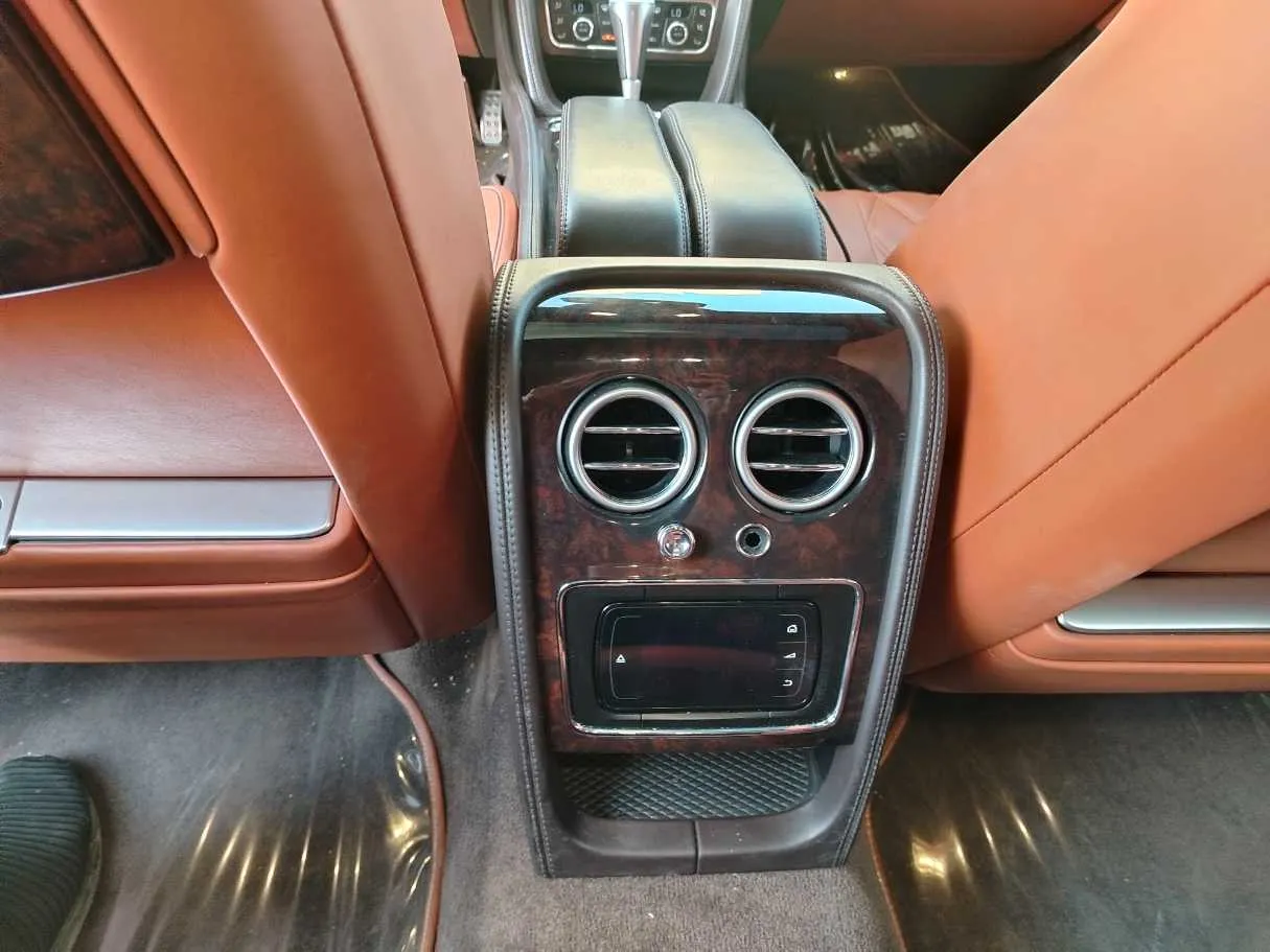 Car image 40