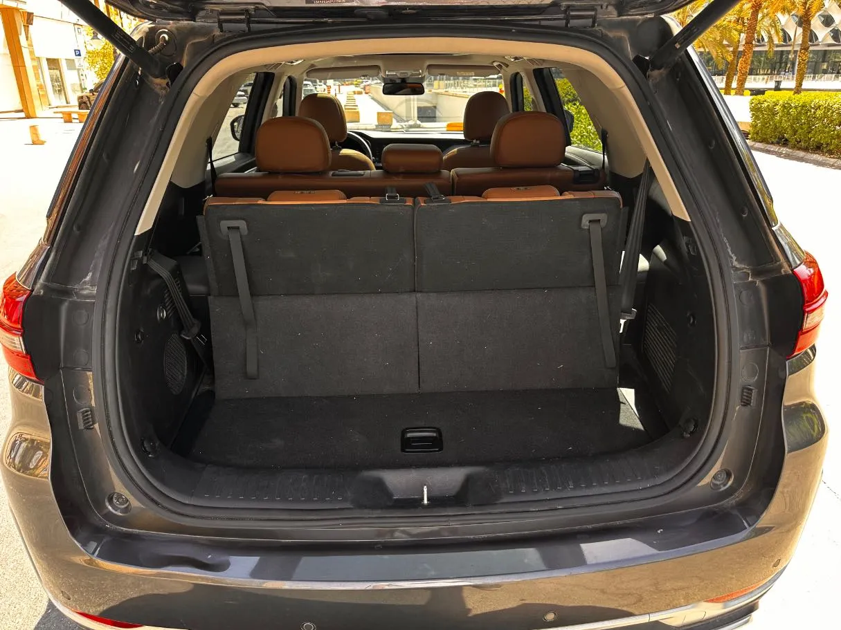 Car image 23