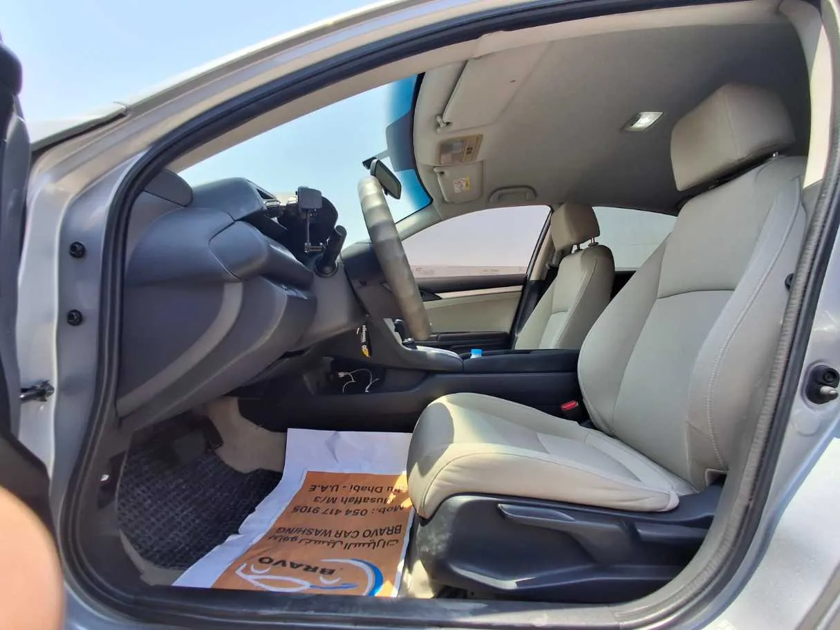 Car image 12