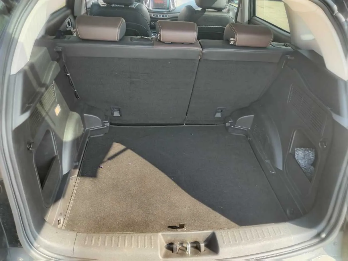 Car image 28