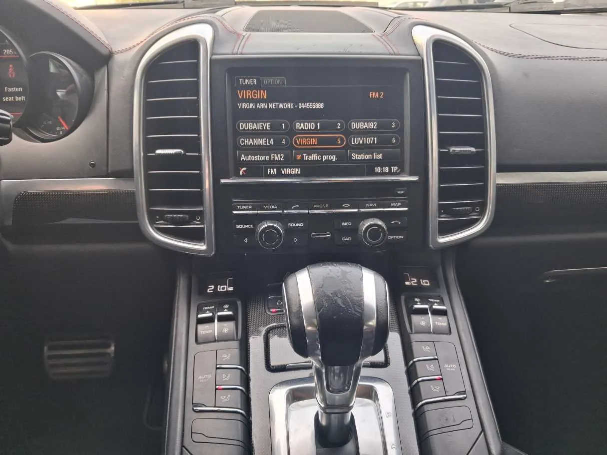Car image 16