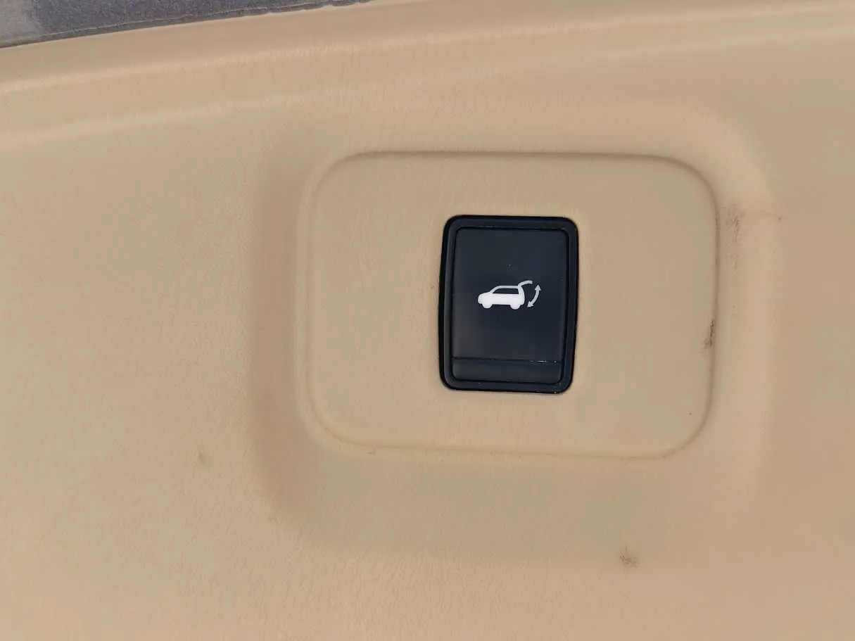 Car image 32