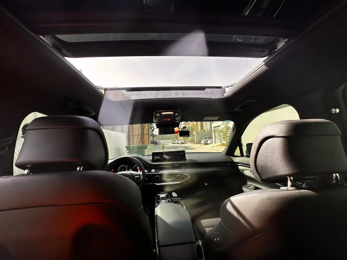 Car image 15