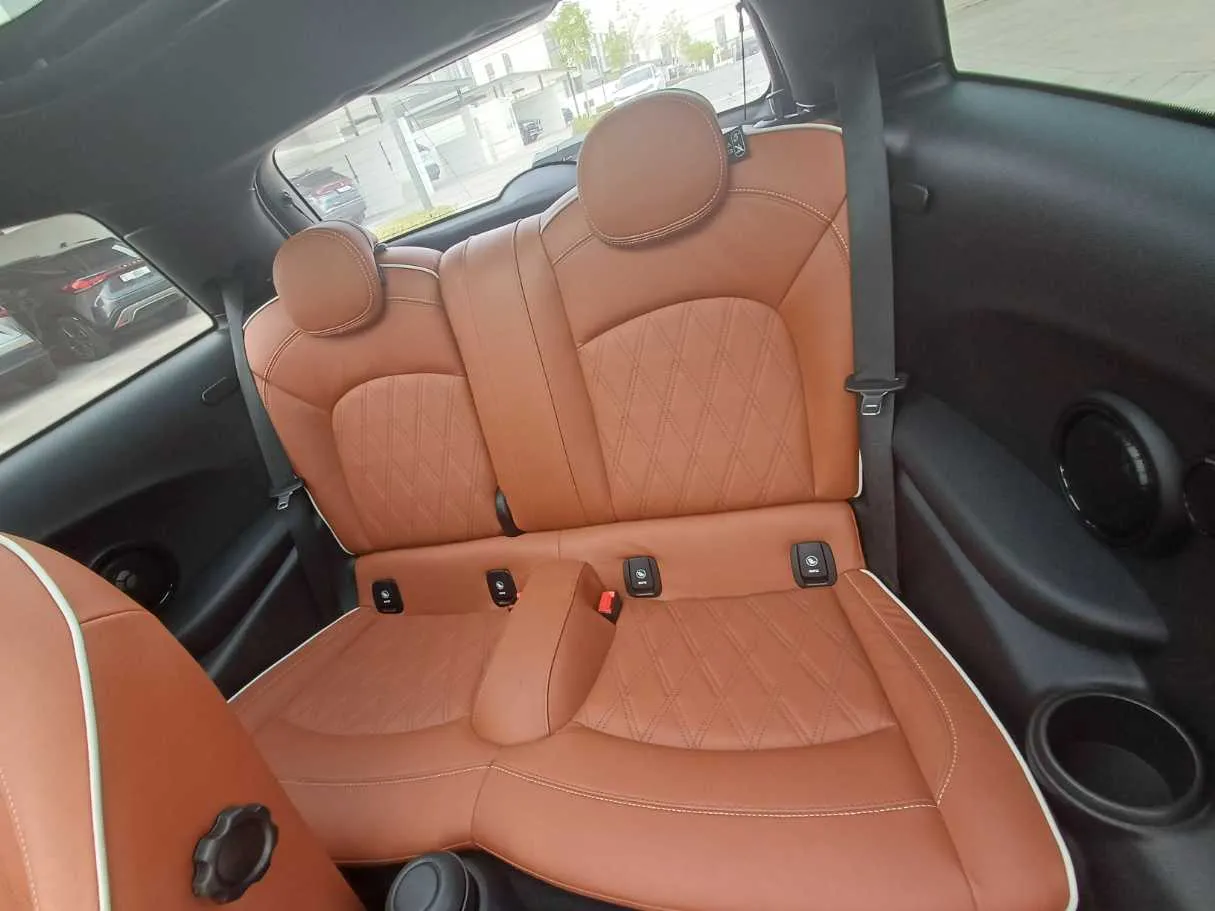 Car image 13