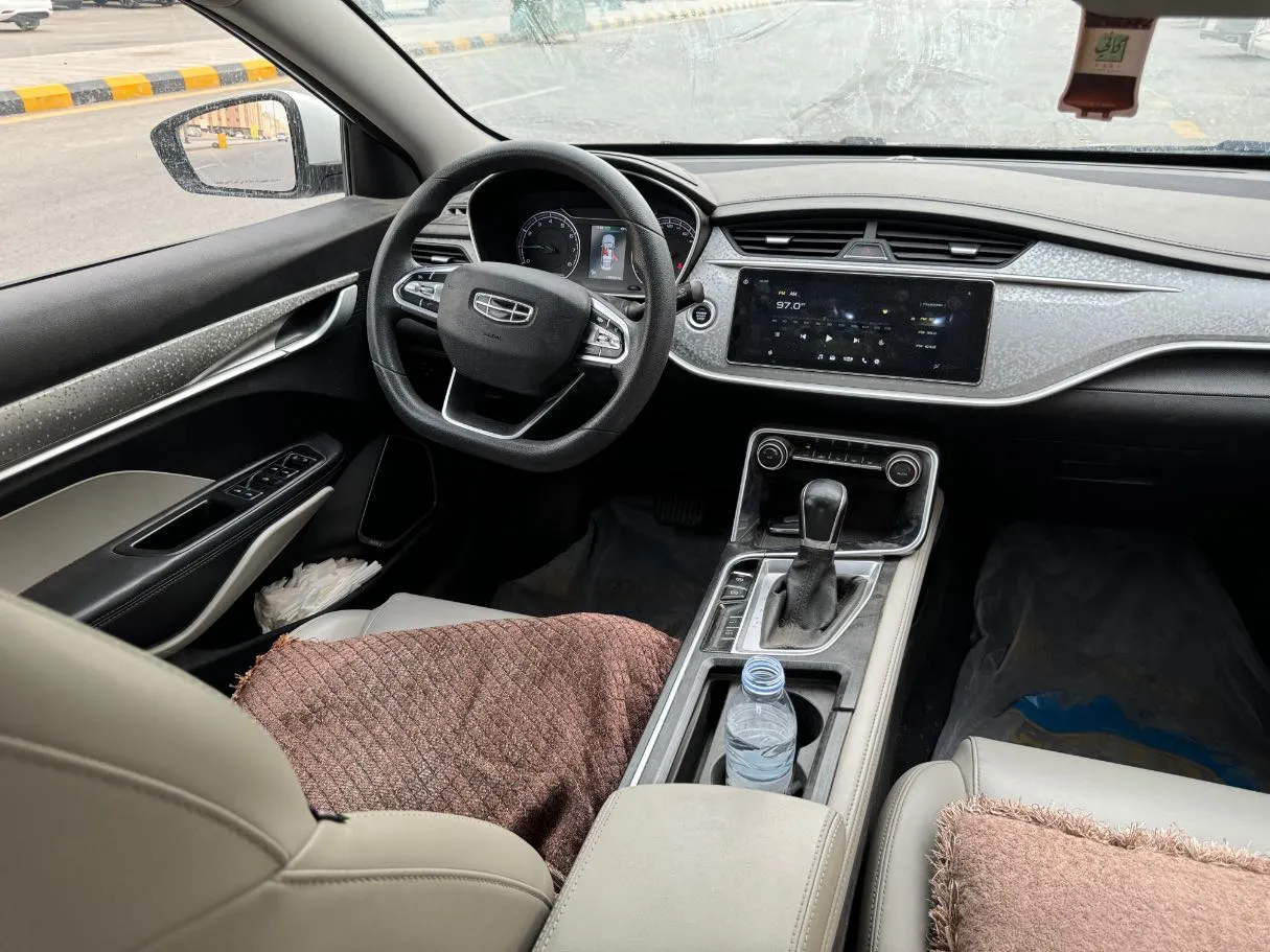 Car image 14