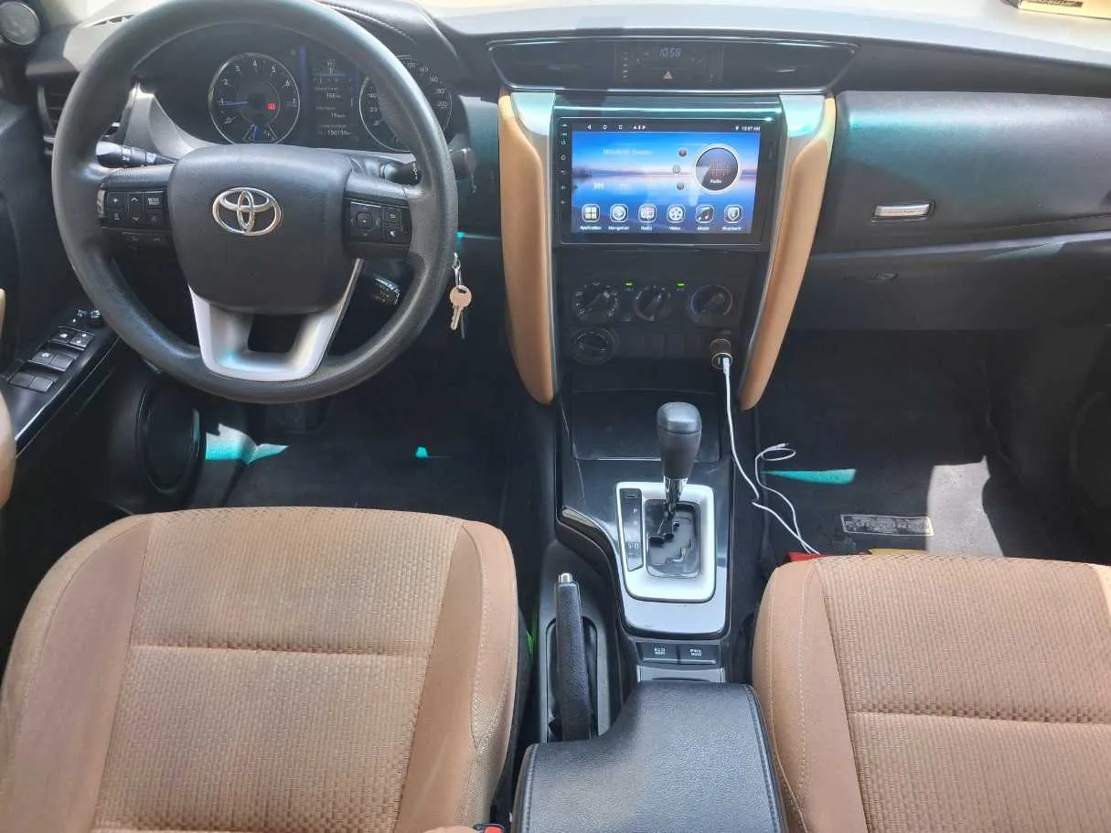 Car image 16