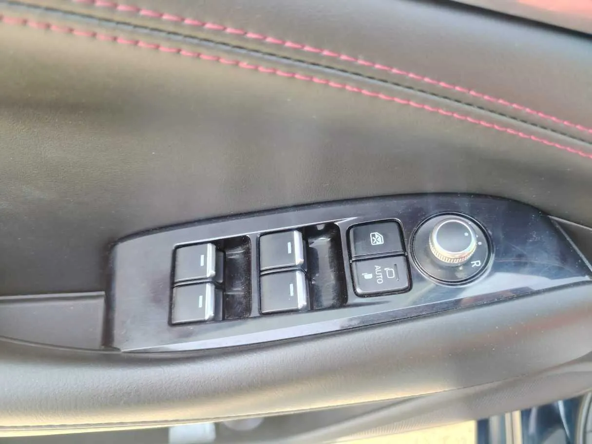 Car image 32