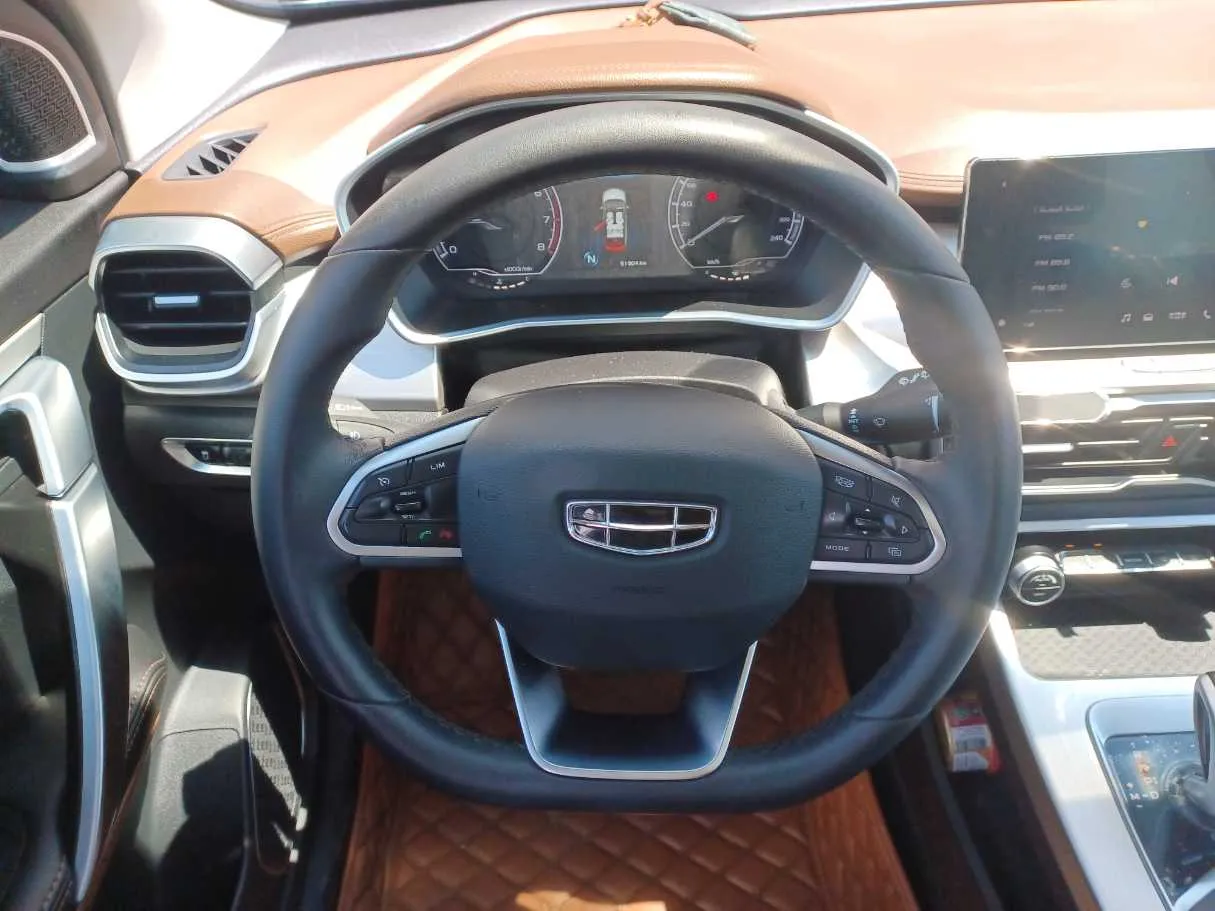 Car image 15