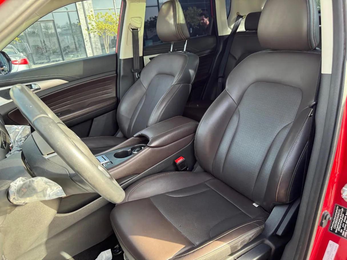 Car image 13