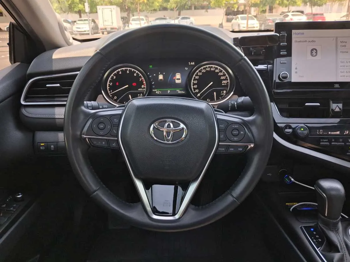 Car image 17