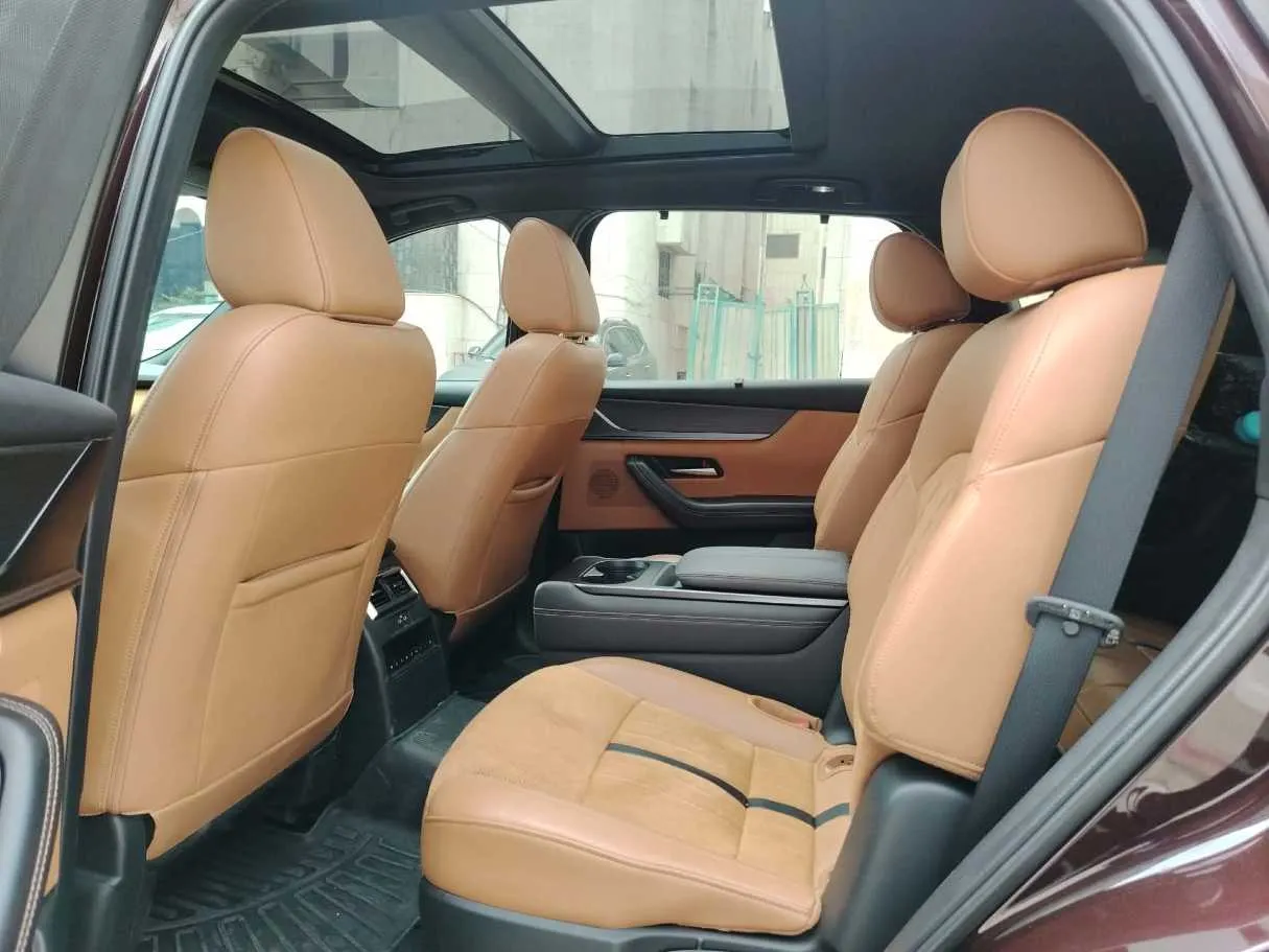 Car image 18