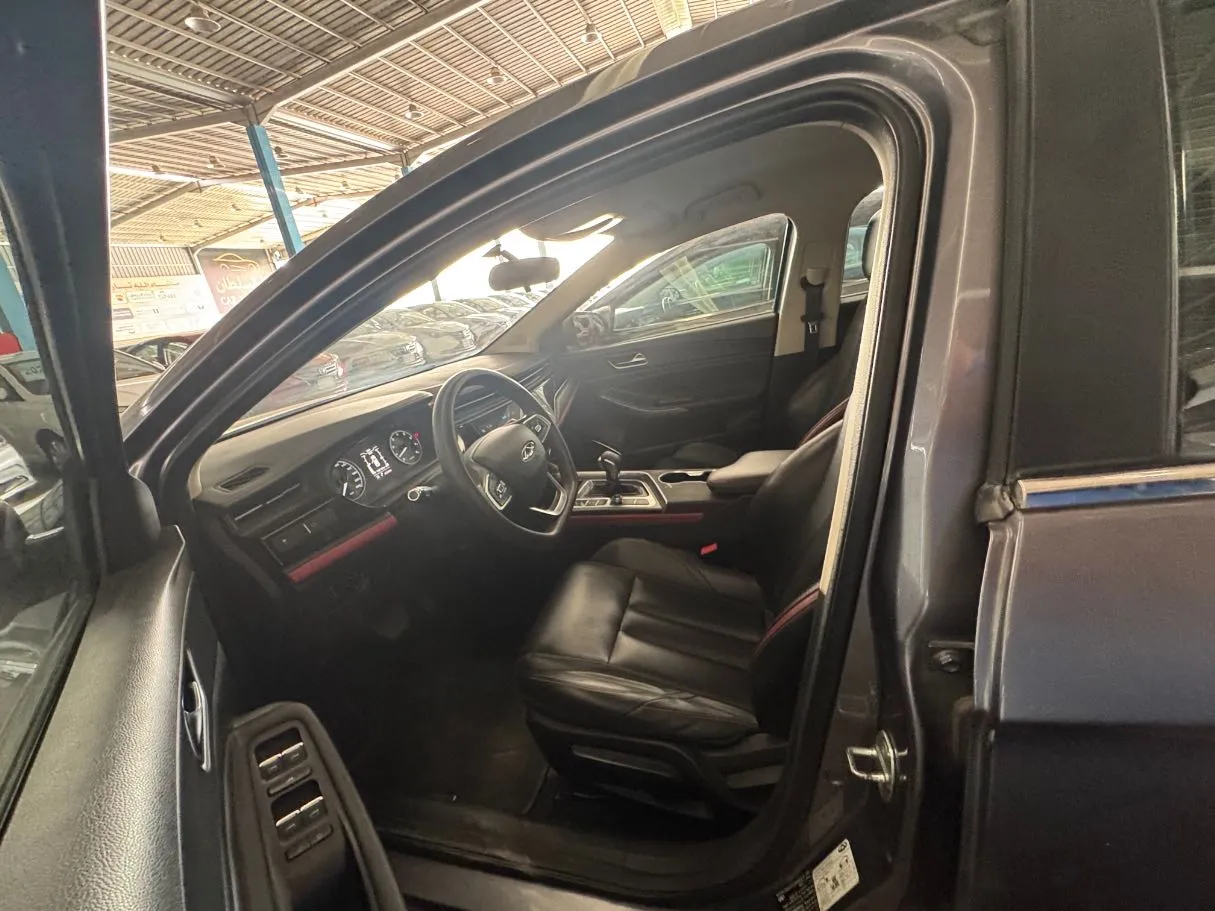 Car image 8