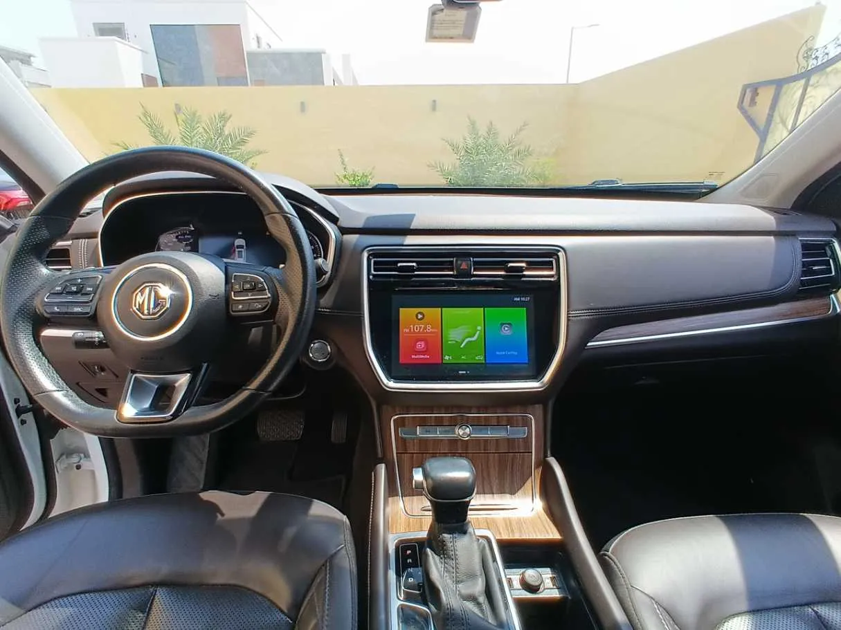 Car image 16