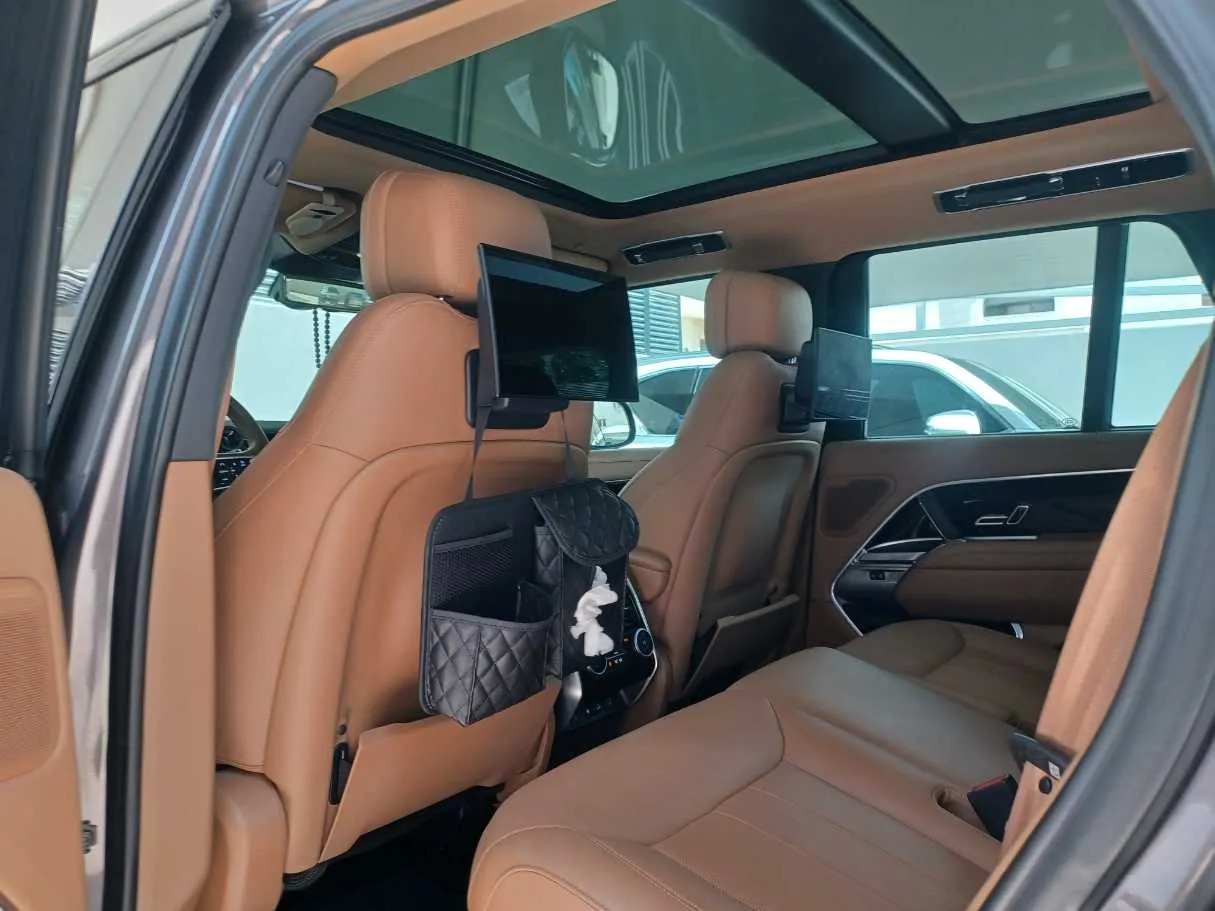 Car image 14