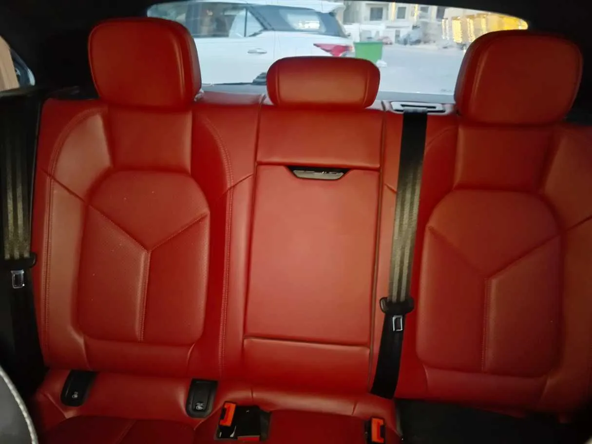 Car image 17