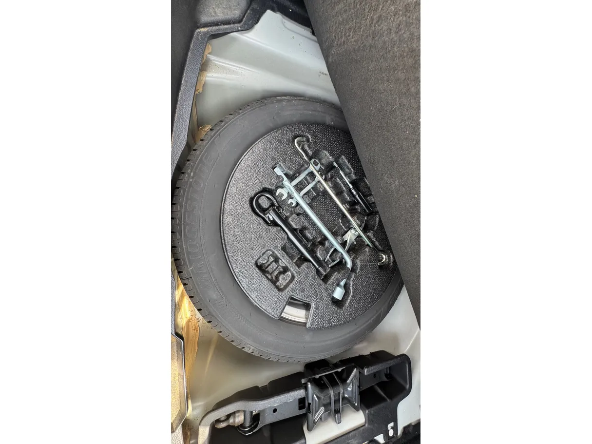Car image 25