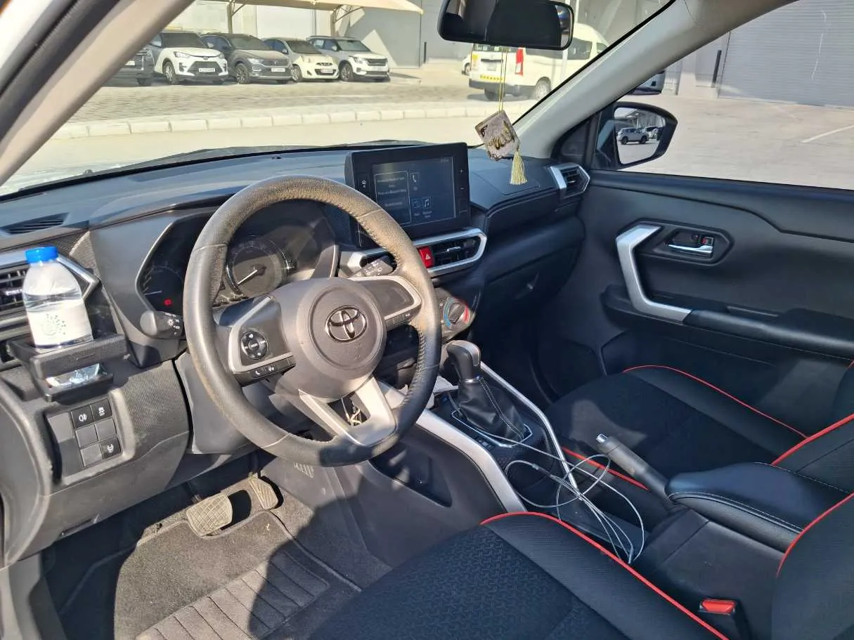 Car image 11