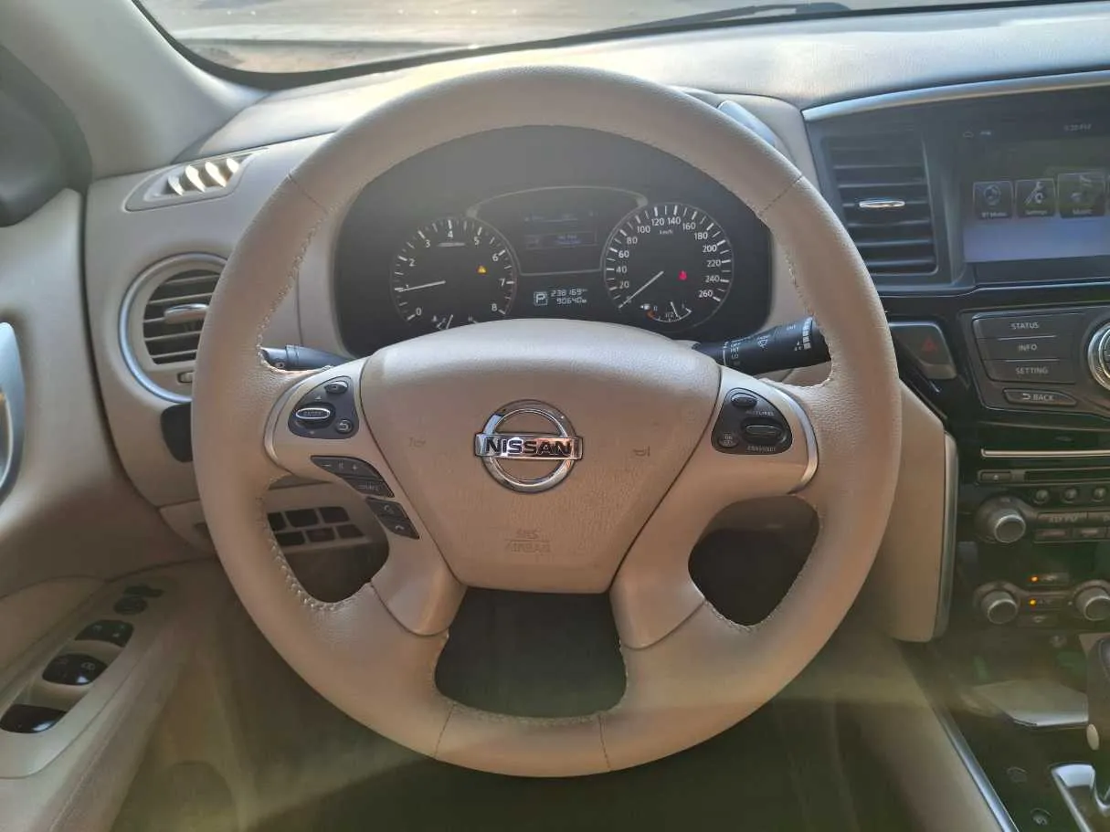 Car image 17