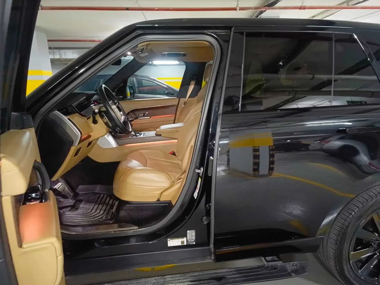 Car image 13