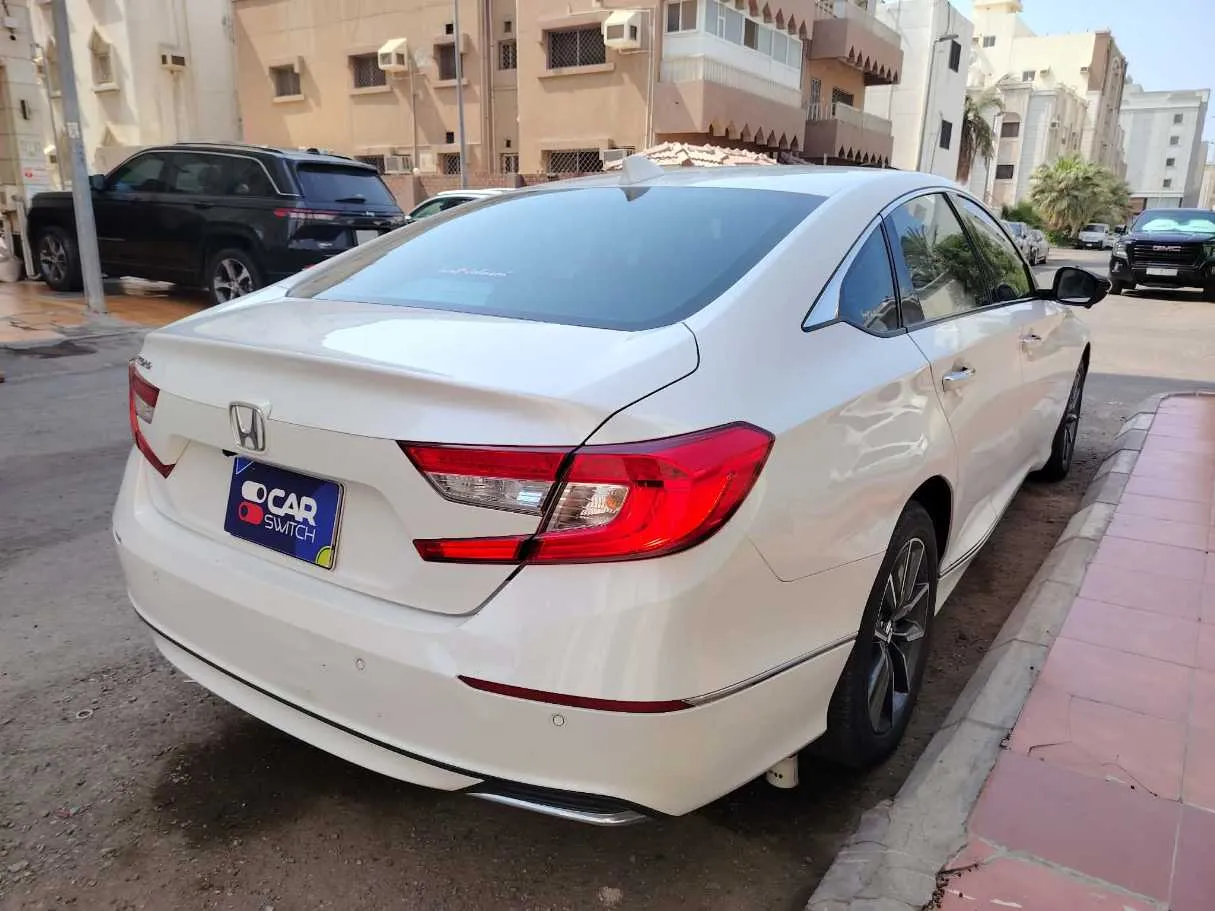 Car image 5
