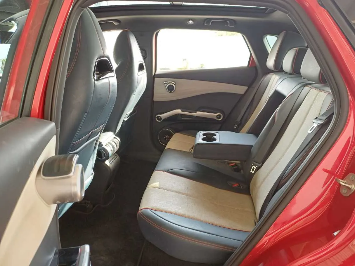 Car image 13