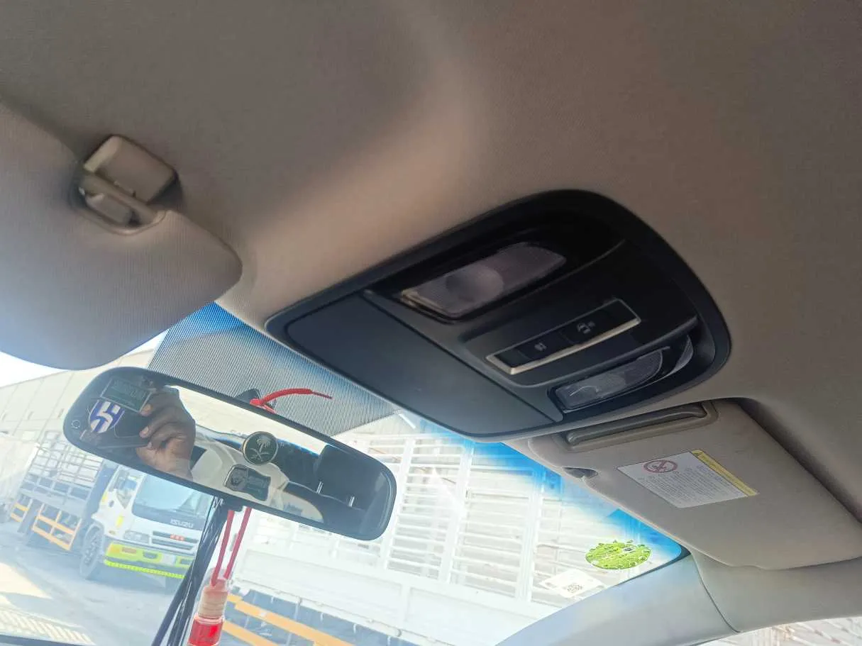 Car image 29