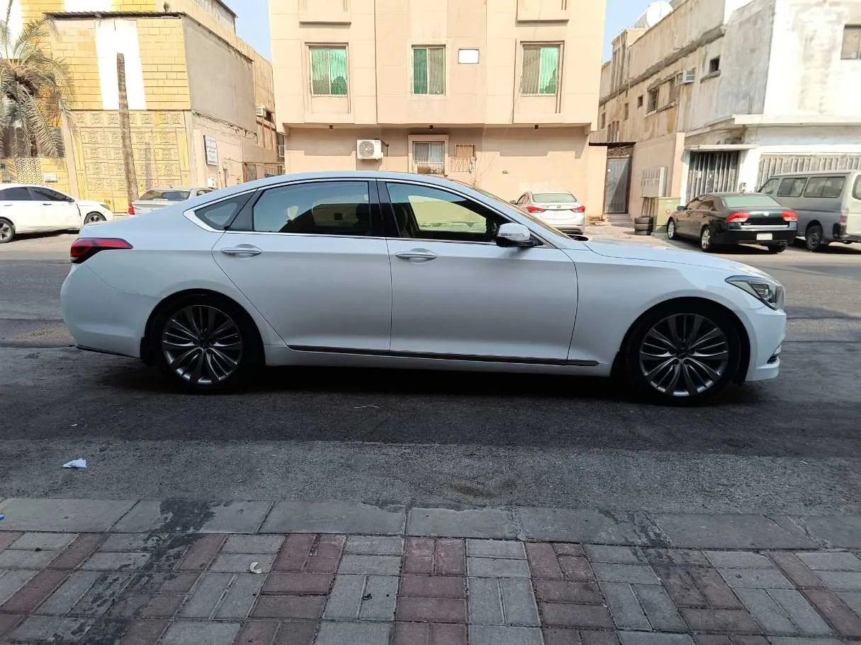 Car image 4
