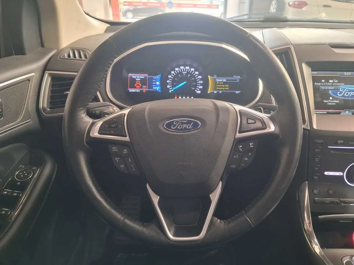 Car image 11