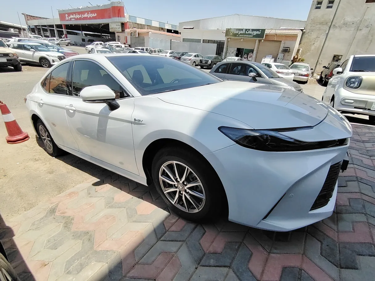 Car image 4