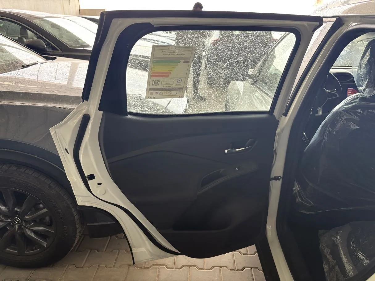 Car image 15