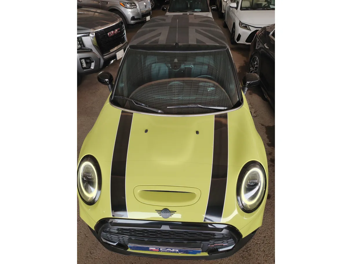 Car image 12
