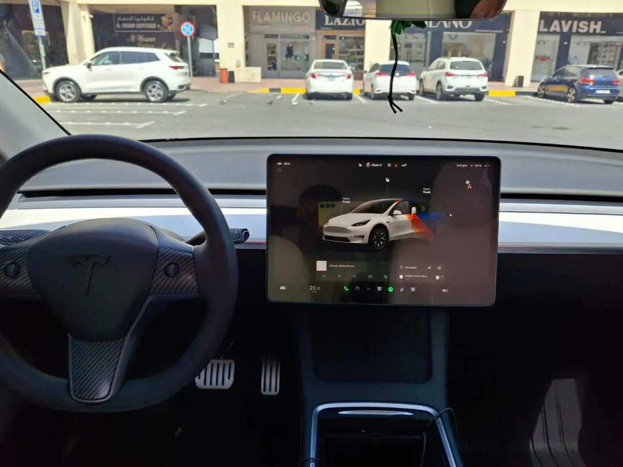 Car image 16