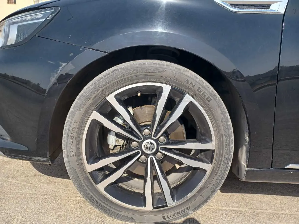 Car image 9