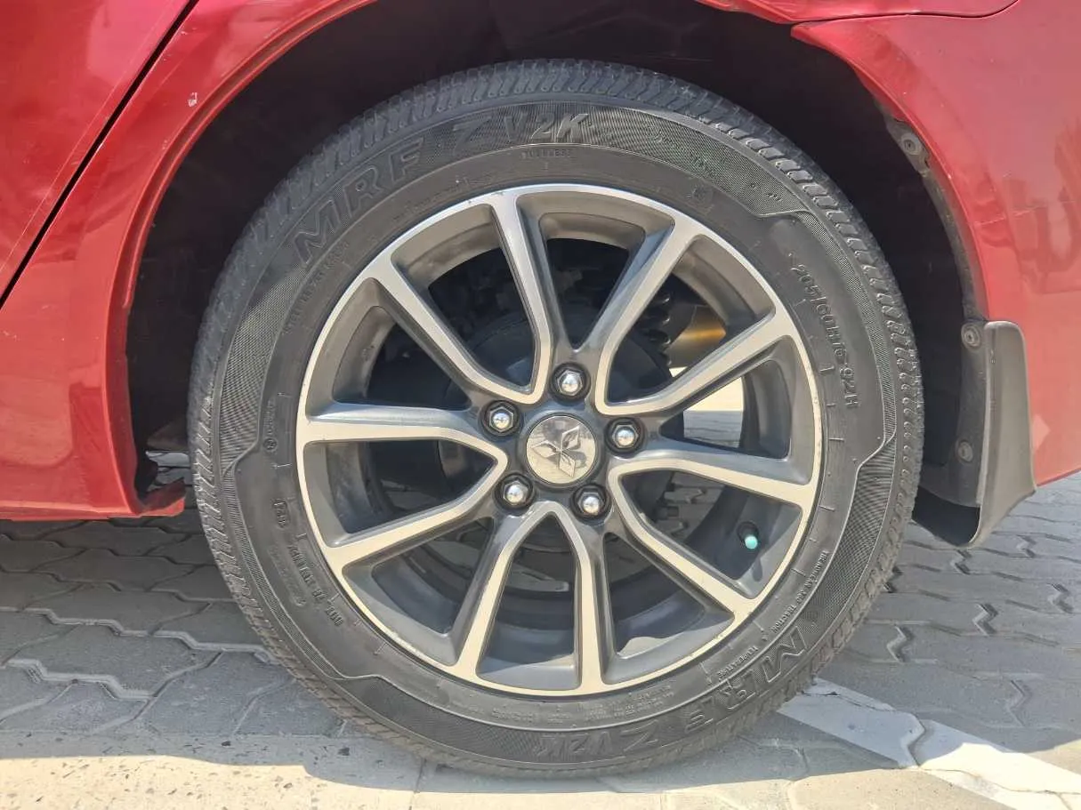 Car image 9