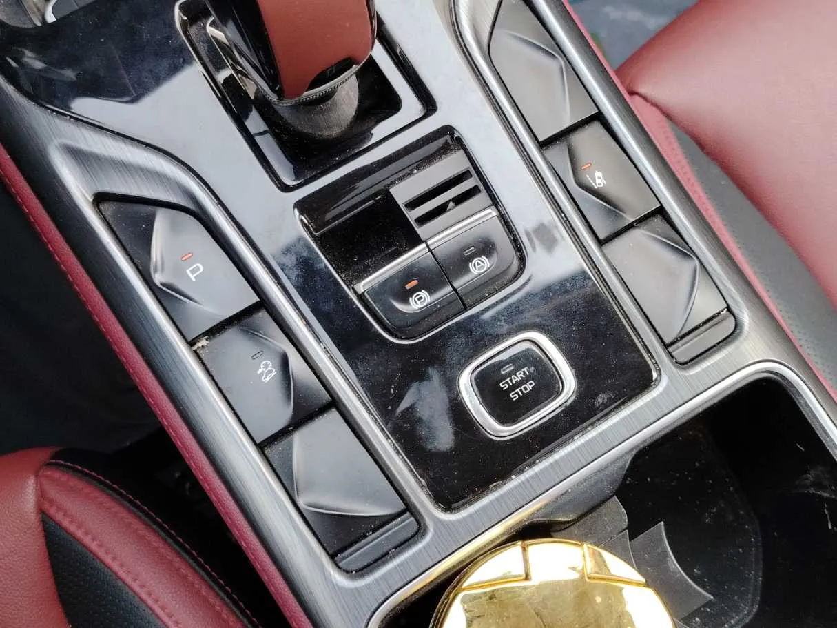 Car image 21