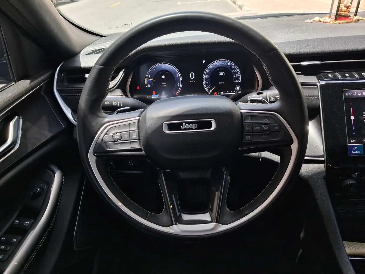 Car image 16