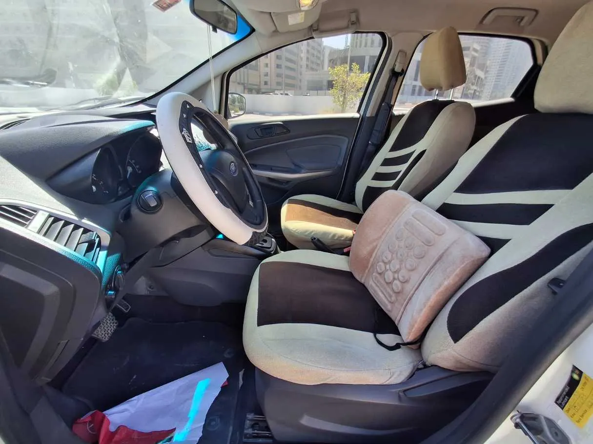 Car image 12