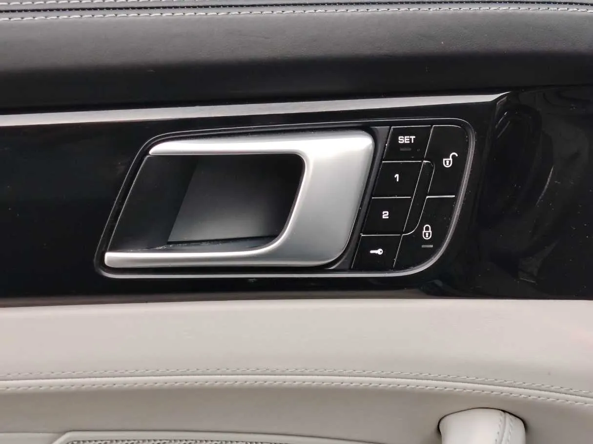 Car image 36
