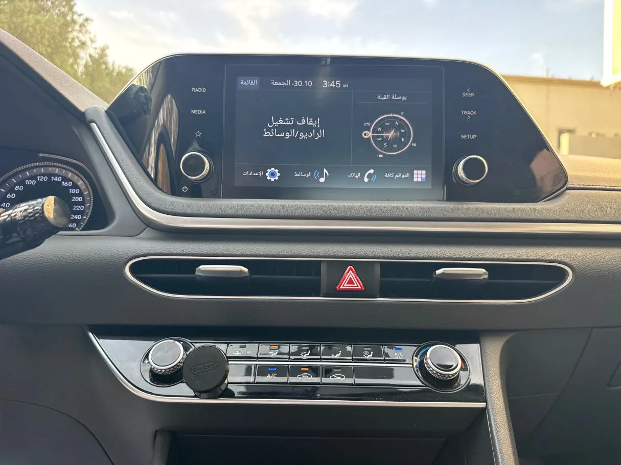 Car image 16