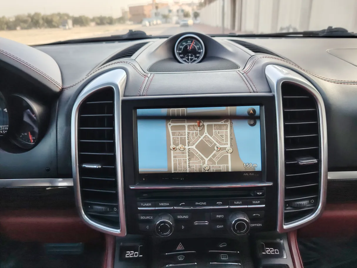 Car image 15