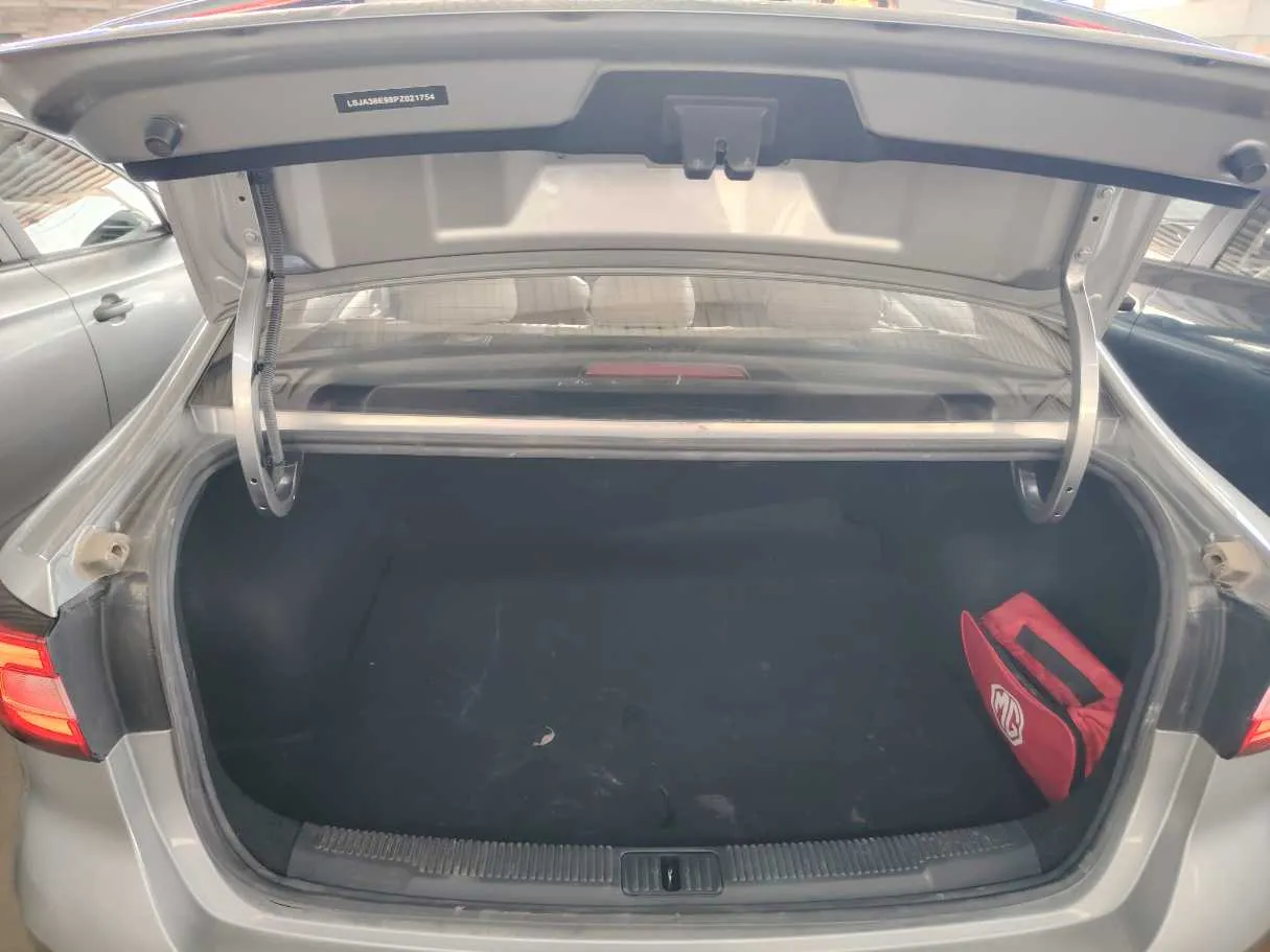 Car image 32