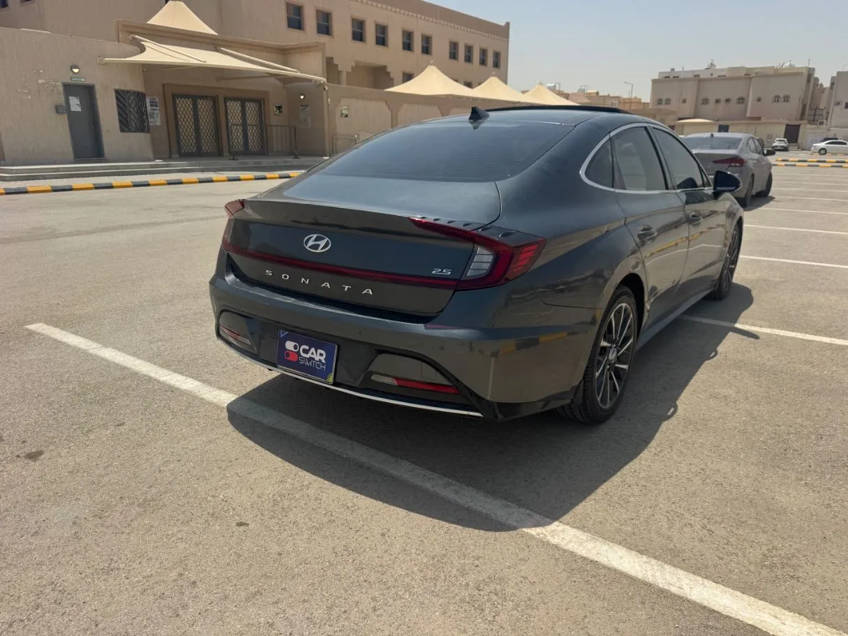 Car image 5