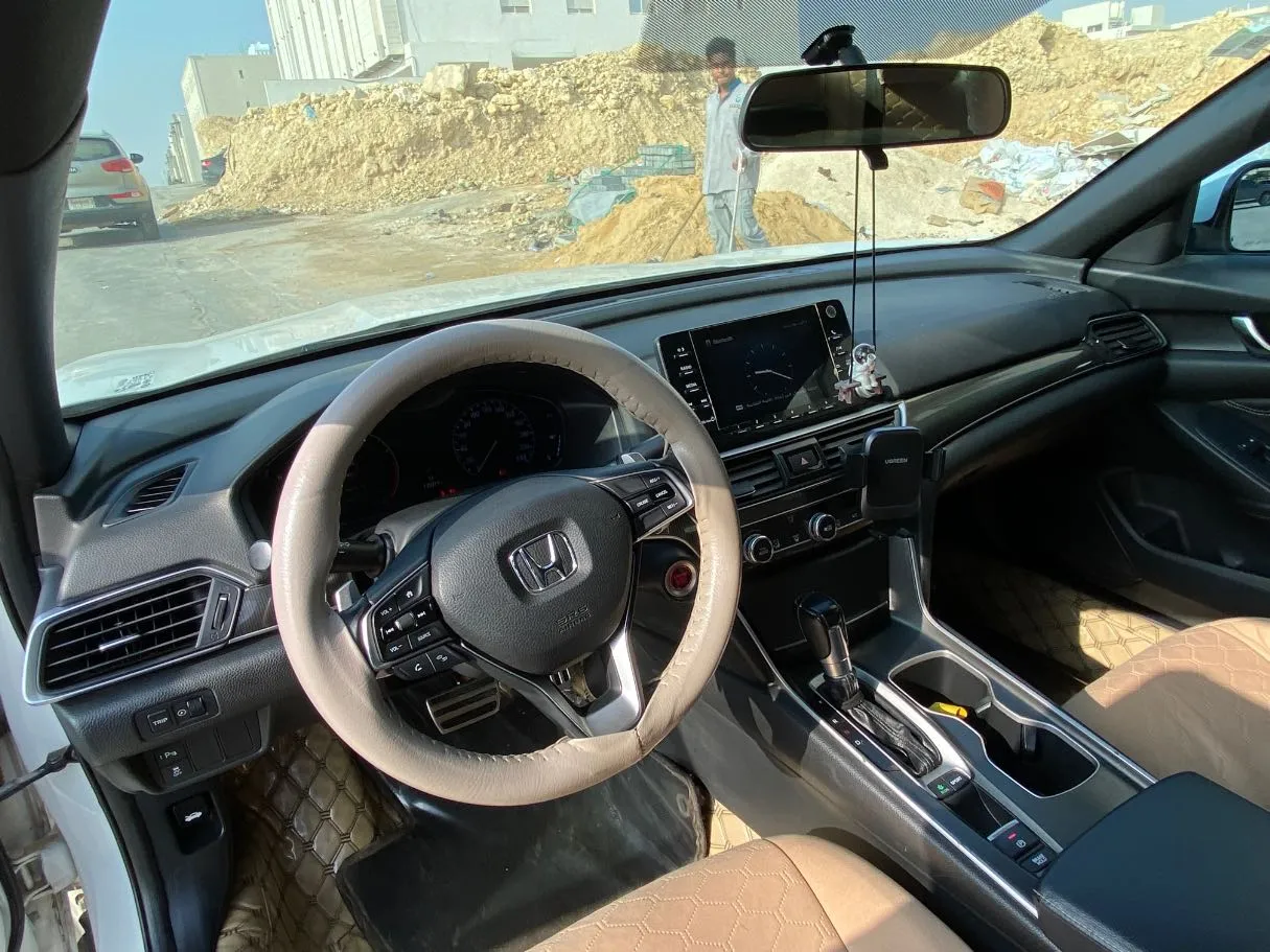 Car image 13